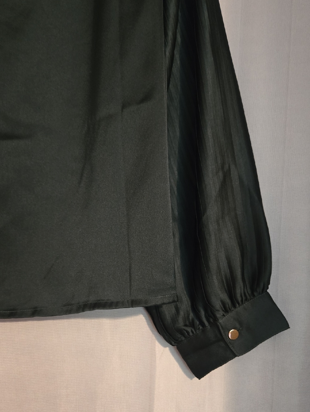 Vero Moda Dark Green V-Neck Blouse with Pleated Sleeves - Short Story - XLP - Picture 7 of 8